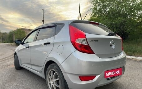 Hyundai Solaris II рестайлинг, 2012 год, 700 000 рублей, 4 фотография