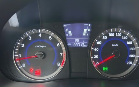 Hyundai Solaris II рестайлинг, 2012 год, 700 000 рублей, 12 фотография