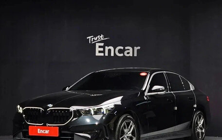 BMW 5 серия, 2023 год, 5 880 000 рублей, 1 фотография