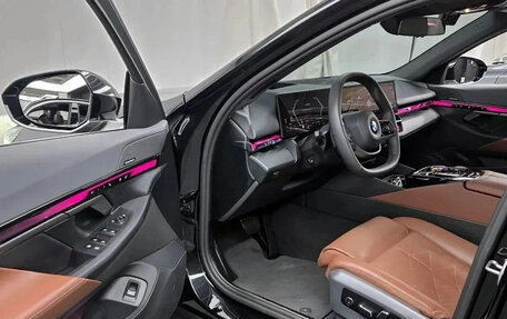 BMW 5 серия, 2023 год, 5 880 000 рублей, 4 фотография