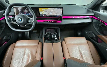 BMW 5 серия, 2023 год, 5 880 000 рублей, 6 фотография