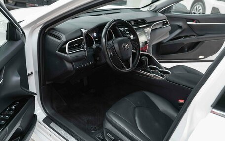 Toyota Camry, 2018 год, 2 775 000 рублей, 6 фотография