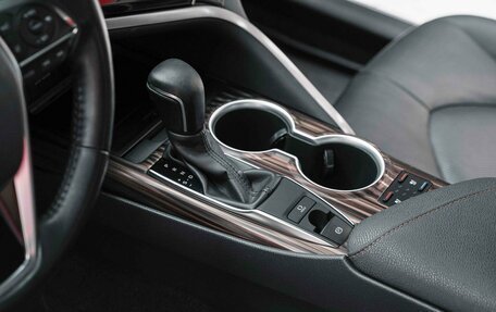 Toyota Camry, 2018 год, 2 775 000 рублей, 10 фотография