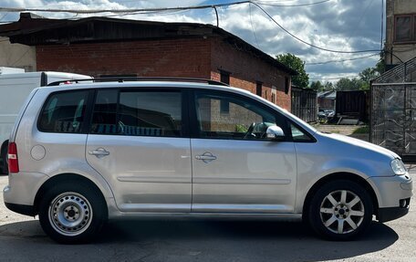 Volkswagen Touran III, 2005 год, 400 000 рублей, 3 фотография