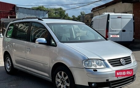Volkswagen Touran III, 2005 год, 400 000 рублей, 2 фотография