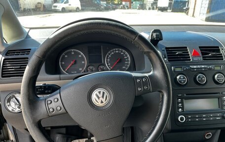 Volkswagen Touran III, 2005 год, 400 000 рублей, 21 фотография