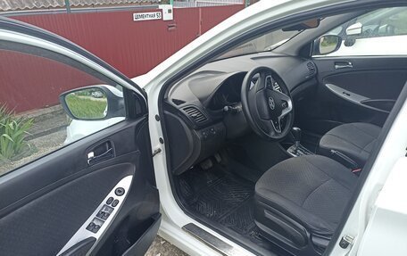 Hyundai Solaris II рестайлинг, 2013 год, 700 000 рублей, 5 фотография