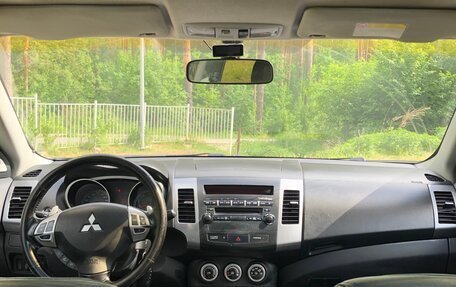Mitsubishi Outlander III рестайлинг 3, 2008 год, 975 000 рублей, 2 фотография
