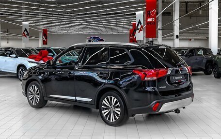 Mitsubishi Outlander III рестайлинг 3, 2019 год, 1 909 000 рублей, 4 фотография