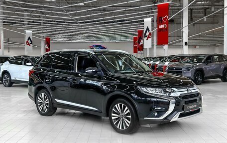 Mitsubishi Outlander III рестайлинг 3, 2019 год, 1 909 000 рублей, 2 фотография
