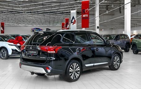 Mitsubishi Outlander III рестайлинг 3, 2019 год, 1 909 000 рублей, 3 фотография