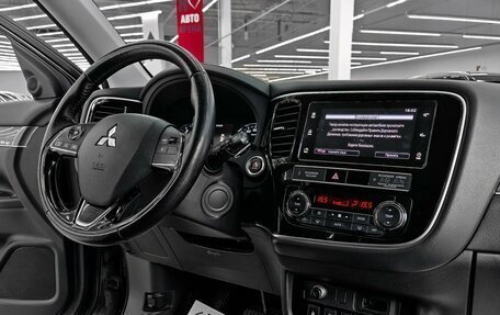 Mitsubishi Outlander III рестайлинг 3, 2019 год, 1 909 000 рублей, 8 фотография