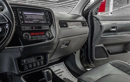 Mitsubishi Outlander III рестайлинг 3, 2019 год, 1 909 000 рублей, 10 фотография