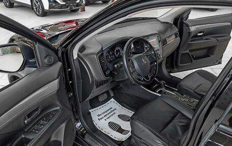 Mitsubishi Outlander III рестайлинг 3, 2019 год, 1 909 000 рублей, 6 фотография