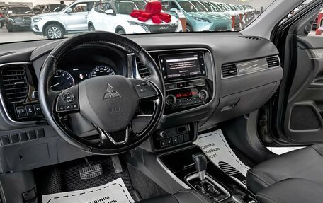 Mitsubishi Outlander III рестайлинг 3, 2019 год, 1 909 000 рублей, 7 фотография