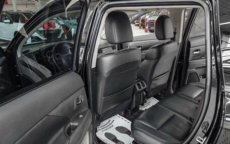 Mitsubishi Outlander III рестайлинг 3, 2019 год, 1 909 000 рублей, 13 фотография