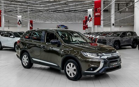 Mitsubishi Outlander III рестайлинг 3, 2019 год, 1 789 000 рублей, 2 фотография