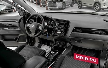 Mitsubishi Outlander III рестайлинг 3, 2019 год, 1 789 000 рублей, 9 фотография