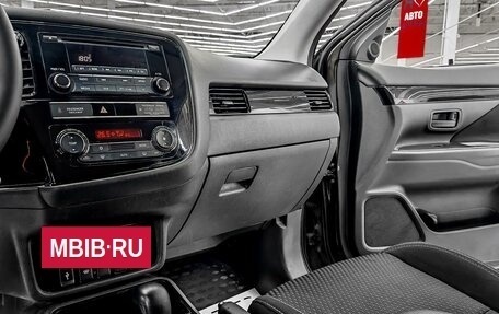 Mitsubishi Outlander III рестайлинг 3, 2019 год, 1 789 000 рублей, 10 фотография
