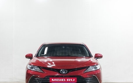 Toyota Camry, 2021 год, 3 829 000 рублей, 2 фотография