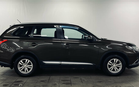 Mitsubishi Outlander III рестайлинг 3, 2016 год, 1 380 000 рублей, 3 фотография