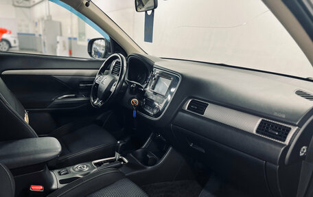 Mitsubishi Outlander III рестайлинг 3, 2016 год, 1 380 000 рублей, 7 фотография