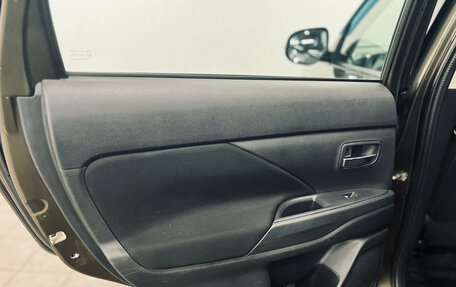 Mitsubishi Outlander III рестайлинг 3, 2016 год, 1 380 000 рублей, 14 фотография