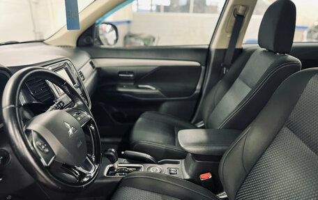 Mitsubishi Outlander III рестайлинг 3, 2016 год, 1 380 000 рублей, 11 фотография