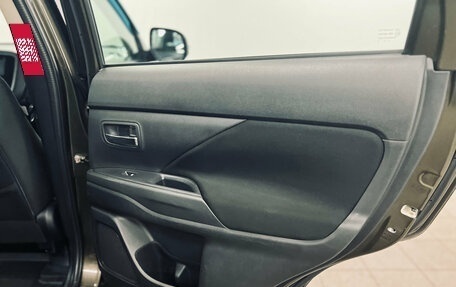 Mitsubishi Outlander III рестайлинг 3, 2016 год, 1 380 000 рублей, 10 фотография