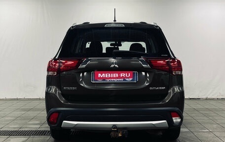 Mitsubishi Outlander III рестайлинг 3, 2016 год, 1 380 000 рублей, 6 фотография