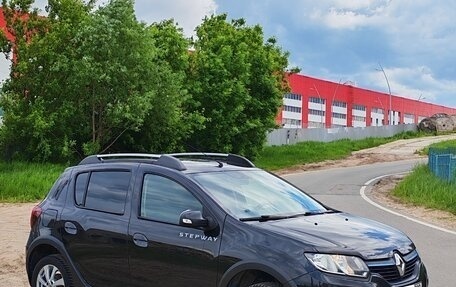 Renault Sandero II рестайлинг, 2017 год, 890 000 рублей, 2 фотография