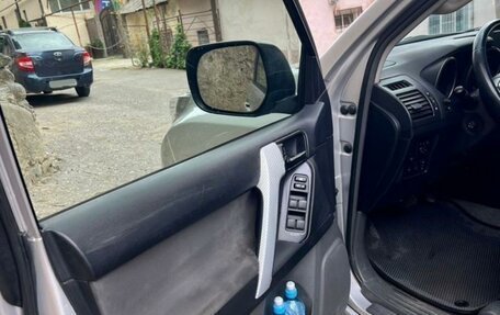 Toyota Land Cruiser Prado 150 рестайлинг 2, 2011 год, 2 700 000 рублей, 16 фотография