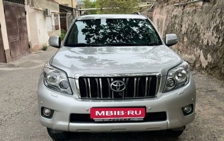 Toyota Land Cruiser Prado 150 рестайлинг 2, 2011 год, 2 700 000 рублей, 3 фотография