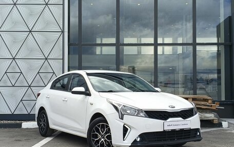 KIA Rio IV, 2021 год, 1 749 000 рублей, 3 фотография