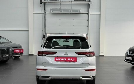 Mitsubishi Outlander, 2022 год, 4 250 000 рублей, 4 фотография