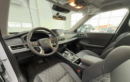 Mitsubishi Outlander, 2022 год, 4 250 000 рублей, 14 фотография
