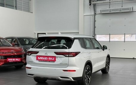 Mitsubishi Outlander, 2022 год, 4 250 000 рублей, 5 фотография