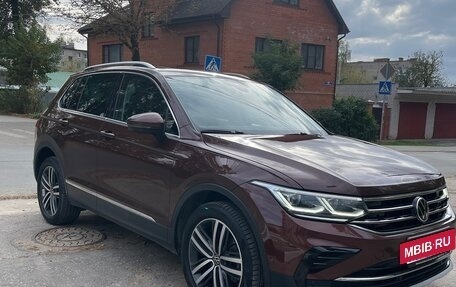 Volkswagen Tiguan II, 2021 год, 3 900 000 рублей, 2 фотография