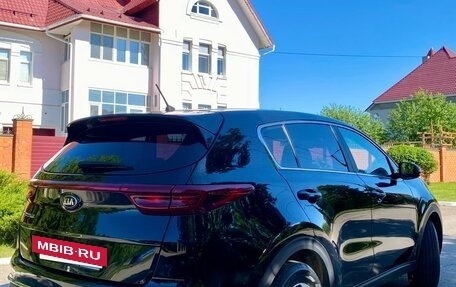 KIA Sportage IV рестайлинг, 2021 год, 2 390 000 рублей, 3 фотография