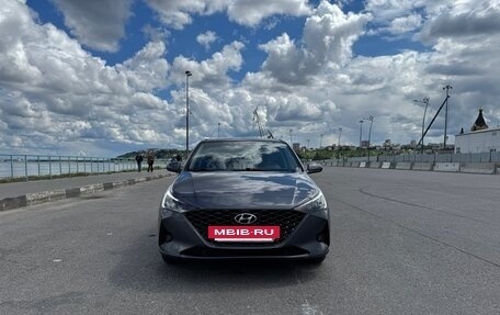 Hyundai Solaris II рестайлинг, 2021 год, 1 930 000 рублей, 2 фотография