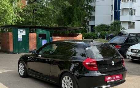 BMW 1 серия, 2011 год, 800 000 рублей, 3 фотография