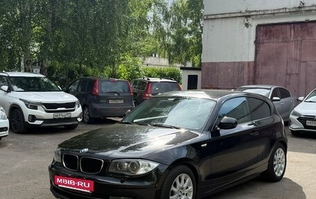 BMW 1 серия, 2011 год, 800 000 рублей, 2 фотография