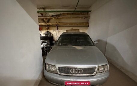 Audi A8, 1996 год, 299 000 рублей, 1 фотография