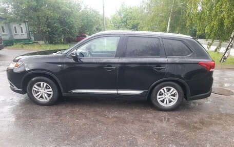 Mitsubishi Outlander III рестайлинг 3, 2016 год, 2 270 000 рублей, 1 фотография
