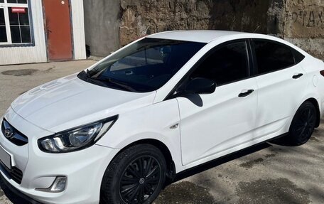 Hyundai Solaris II рестайлинг, 2013 год, 620 000 рублей, 1 фотография