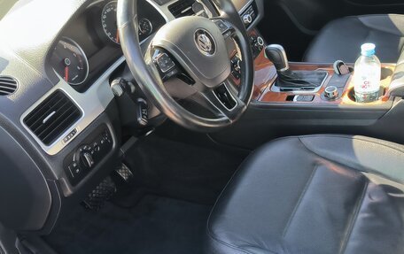 Volkswagen Touareg III, 2011 год, 2 230 000 рублей, 8 фотография