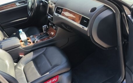 Volkswagen Touareg III, 2011 год, 2 230 000 рублей, 12 фотография