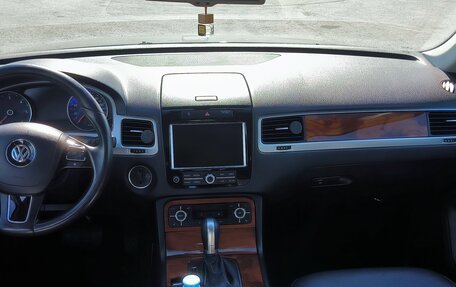 Volkswagen Touareg III, 2011 год, 2 230 000 рублей, 14 фотография