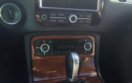 Volkswagen Touareg III, 2011 год, 2 230 000 рублей, 16 фотография