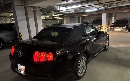 Ford Mustang VI рестайлинг, 2011 год, 2 700 000 рублей, 4 фотография